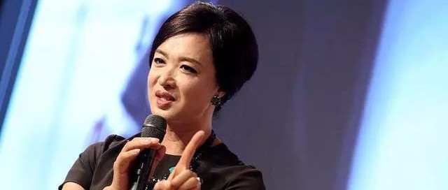 52岁金星近照，为了延长寿命停止服药，如今男性化越来越明显