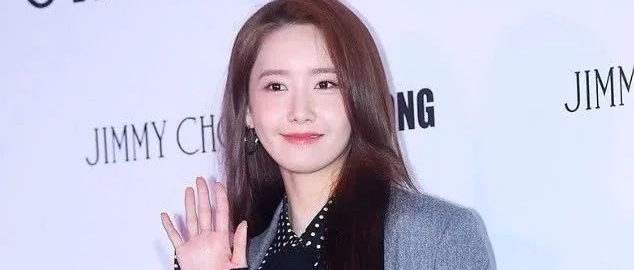 林允儿的“发霉裤”几年没洗？穿上巨显气质，难怪捂到红毯上秀