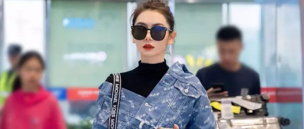 有一种任性叫戚薇，踩“融化了的巧克力鞋”走机场，真的不热吗？