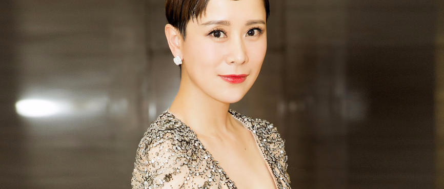 海清太豪放了！上半身里面什么也没穿，网友：这还是国民媳妇吗？