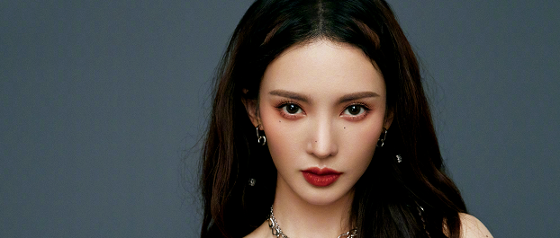 金晨秀身材毫不含糊！豹纹高腰背心下腹肌线条好辣