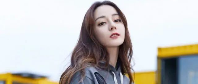 穿马丁靴最好配8分裤，热巴这样穿超显腿长，这漫画腿谁比得过？