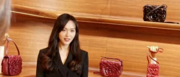 唐嫣活动生图被传开，离开了后期修图，这双腿是认真的吗？