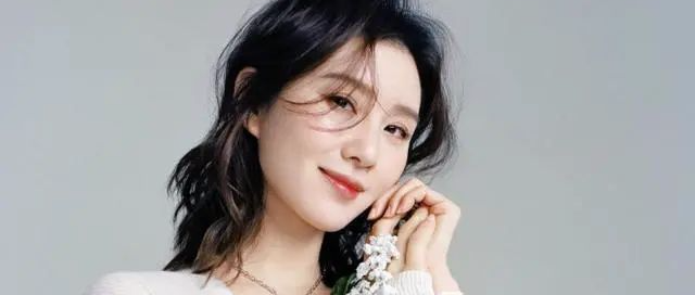 刘诗诗最新大片曝光，清新文艺，知性温柔，气质一如既往