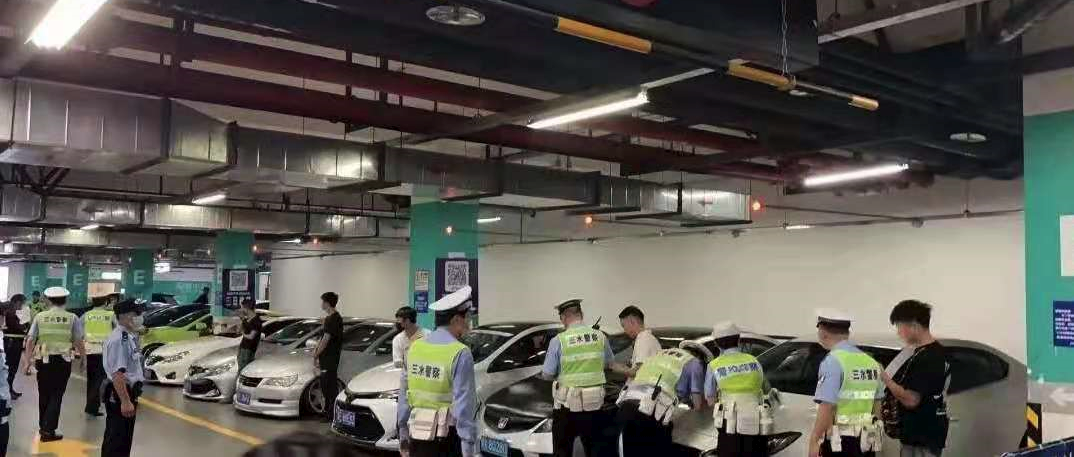 停车场内54台车竟被交警拖走?车主懵圈!交警：拖车是宽大处理