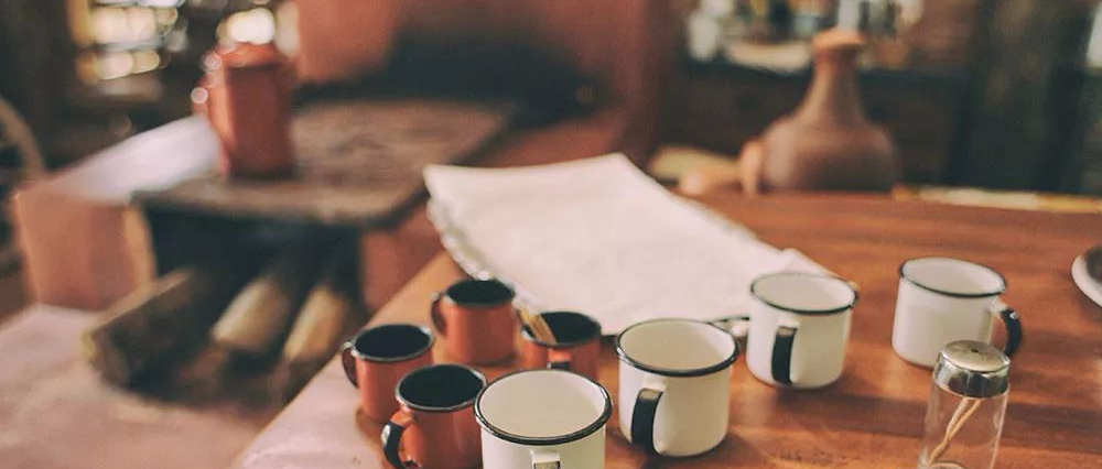 你喝水都用什么杯子？玻璃杯、不锈钢杯、塑料杯，告诉你用哪种杯子最安全！