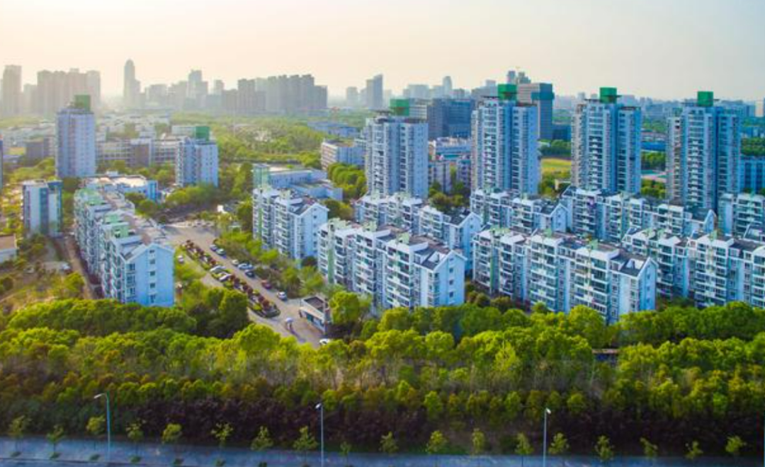 上海“穷人”，房子卖了就有钱，为啥不去三线城市过富人生活？