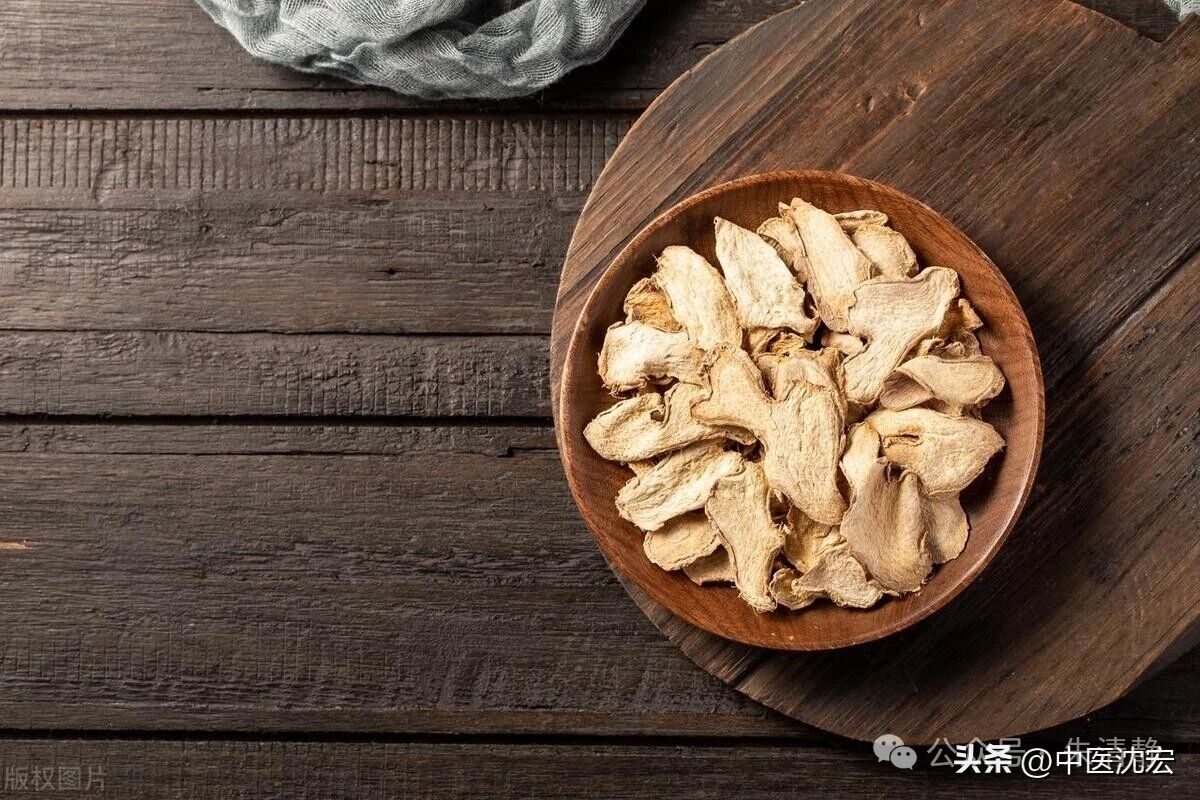 舌苔白厚腻是什么原因造成的