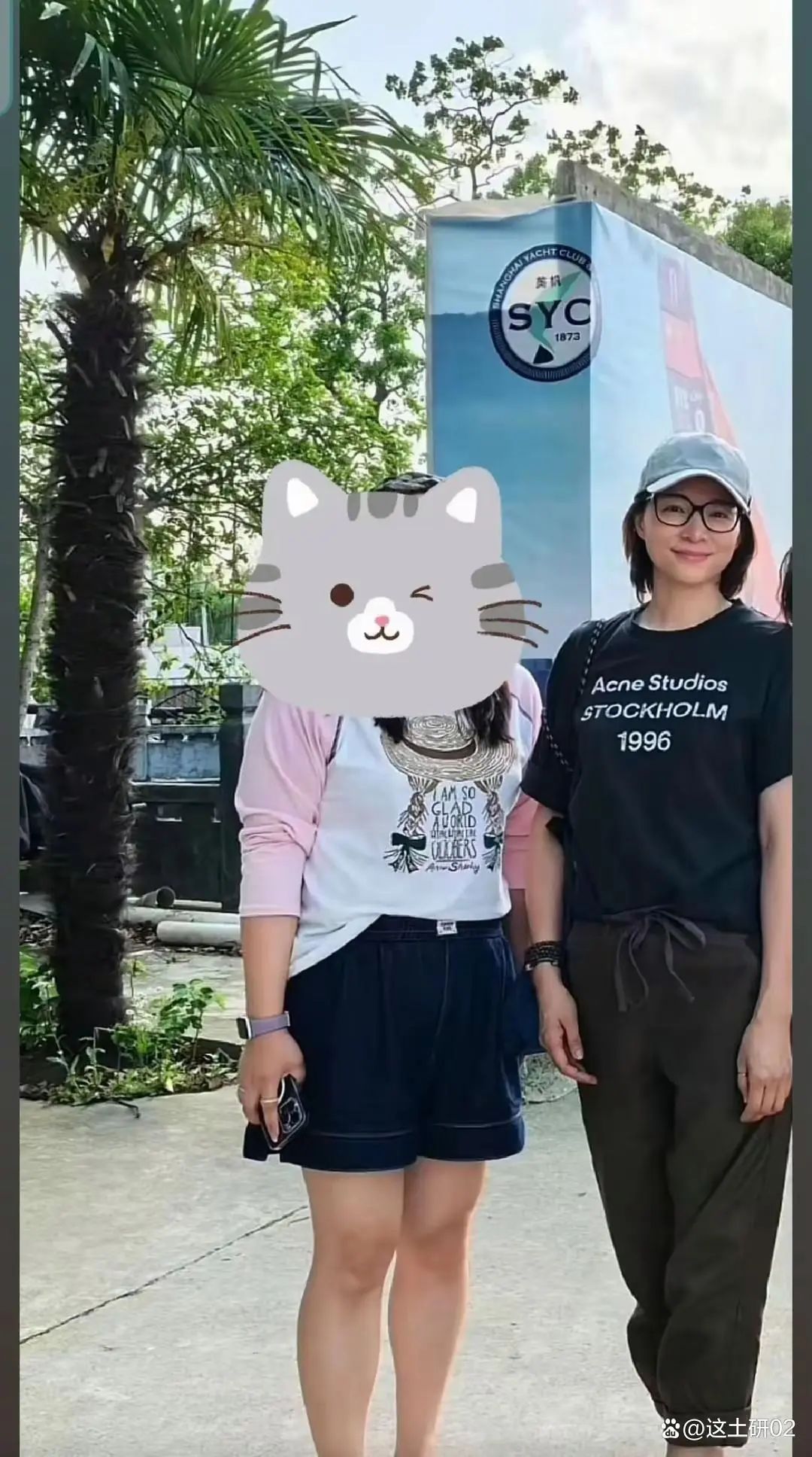 董卿现身眼科诊所就医,消失三年的董卿近况曝光，曾经被婚姻伤的千疮百孔，如今靠儿子..