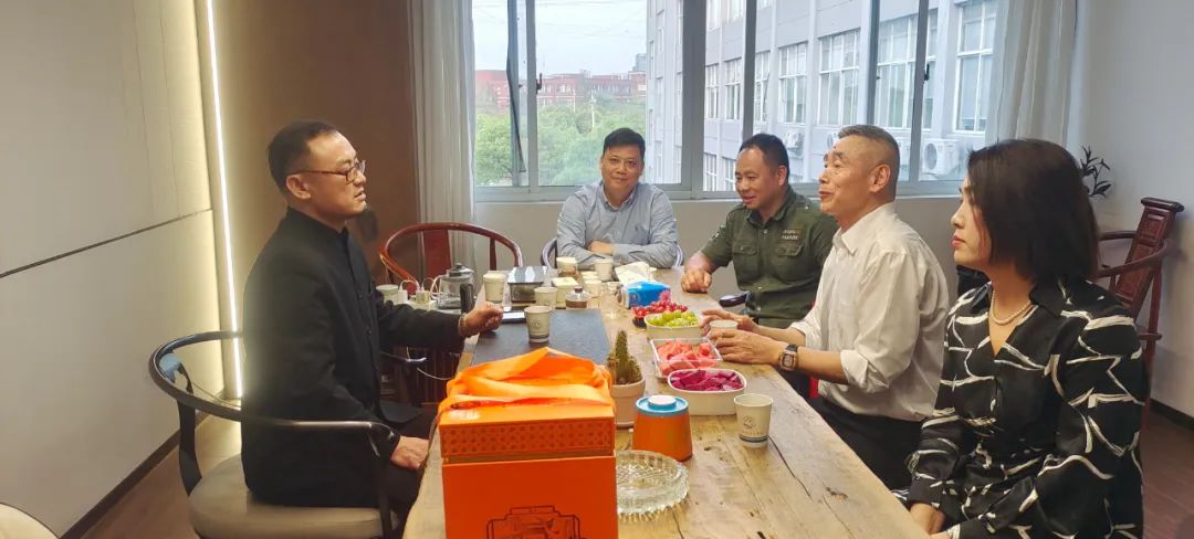 江门市湖南商会会长方芳一行到访商