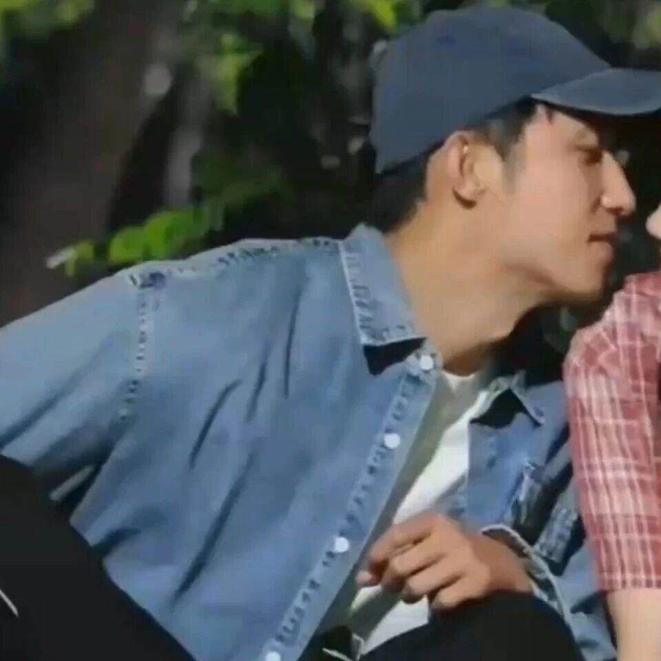 关晓彤黄景瑜吻上热搜,太甜了!