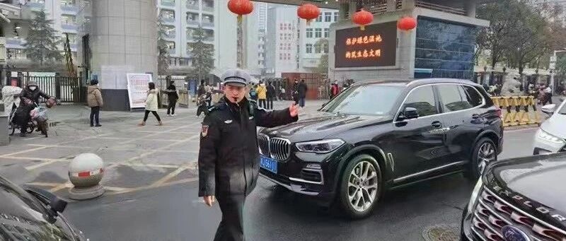 站好“护学岗”，撑起“平安伞”！常德公安全力护航开学季