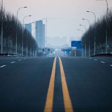 路上开车，哪些交通标线不能压？