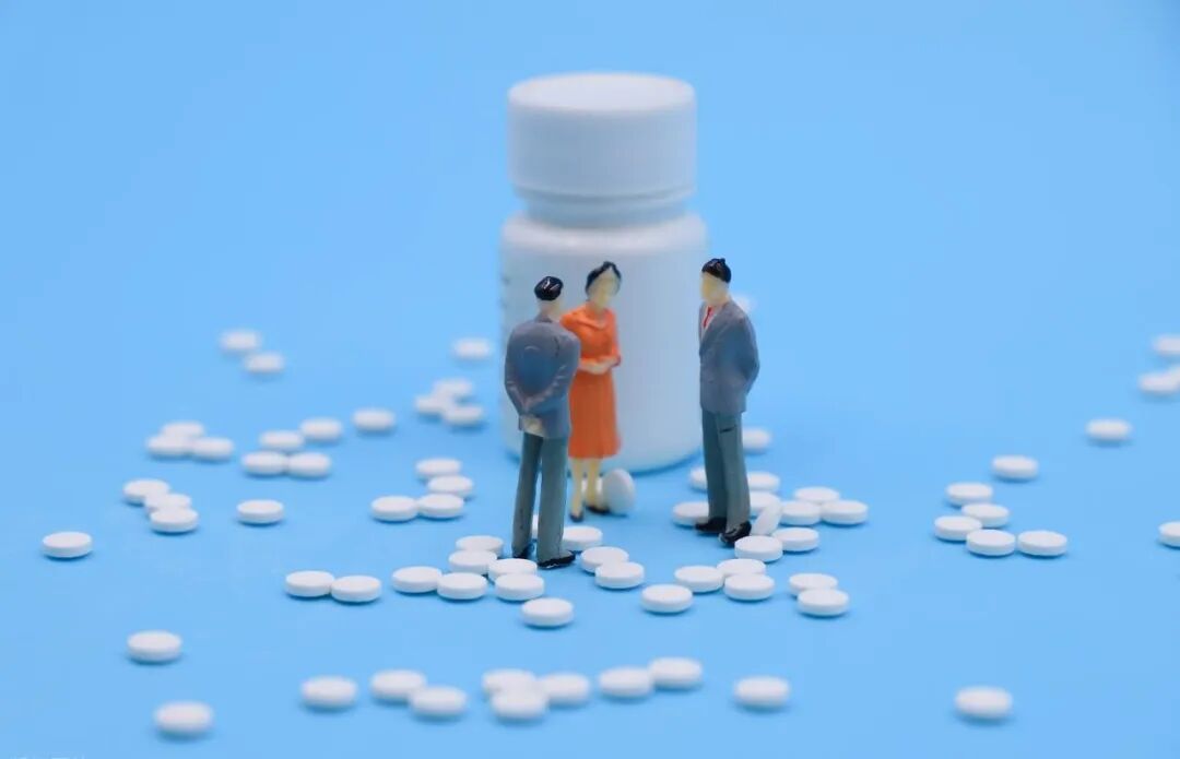 地平类药物中，有2个需在饭前吃，有4个需在饭后吃