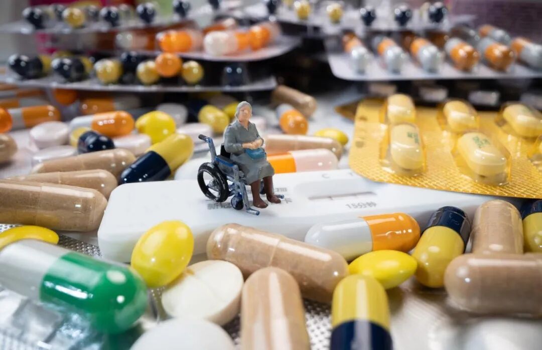 地平类药物中，有2个需在饭前吃，有4个需在饭后吃