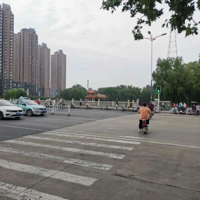 注意！濮阳这个地方的红绿灯启用了！