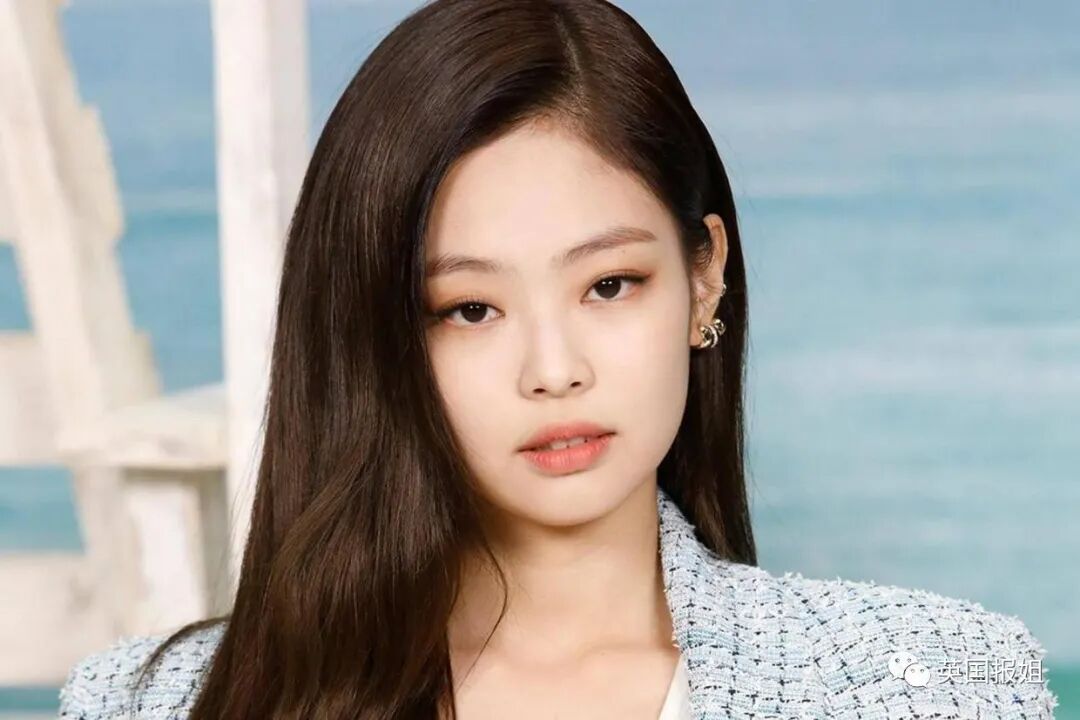 韩国顶流偶像被曝和女团师妹热恋一年，别墅频繁幽会？！（组图） - 5