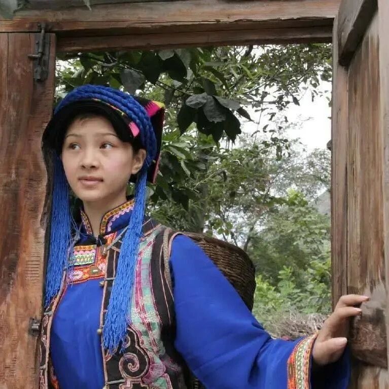 2005年,因一组照片走红网络的“天仙妹妹”,已经结婚生子了