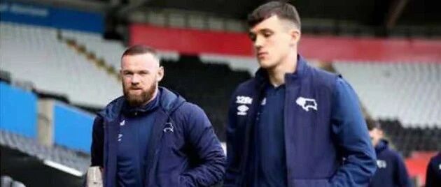 桃色新闻影响心情，鲁尼训练中铲伤自家球员