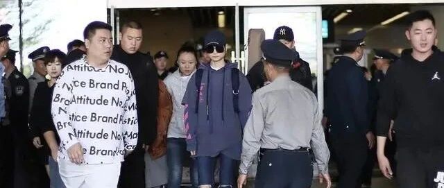 惹不起？李宇春50个安保护驾，比吴京、成龙排场都要大?