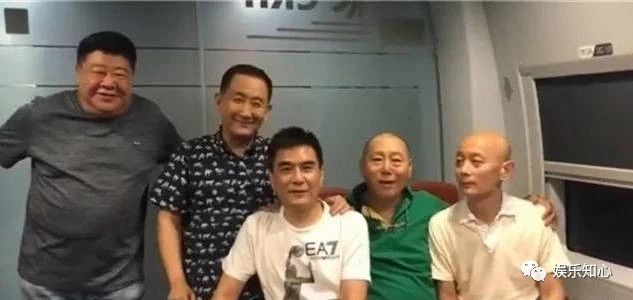 葛优罕见与梁天李成儒聚会,63岁瘦到脱相难认!丁克30年把妻子宠成小公主!