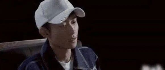 张一山被紧急送往医院，病因令人叹息，难怪身材消瘦十分可怜