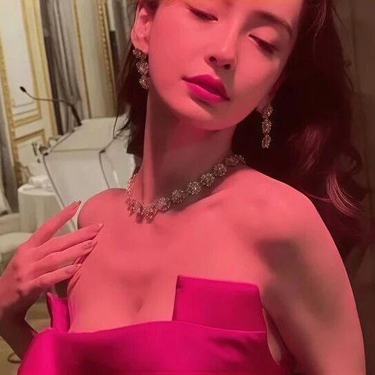 Angelababy为了复出,跑去演短剧了?网友:这颜值,降维打击!