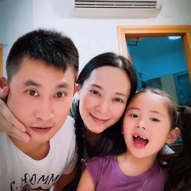 郭羡妮:混血港姐嫁农村小伙,自掏腰包买婚房,待公婆如亲生父母