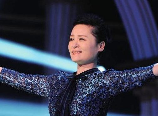 曾红极一时，与丈夫离婚，被弟弟打成脑震荡患抑郁，62岁被遗忘