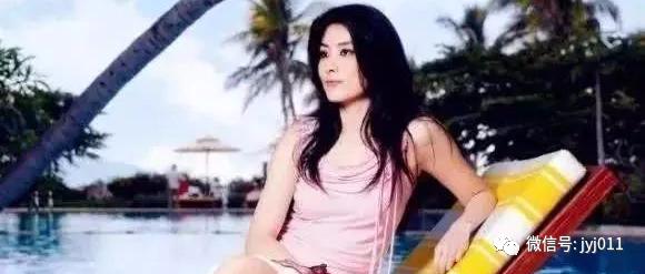 她在娱乐圈没人敢惹，现44岁零绯闻、一生只爱一人，现佰亿身价