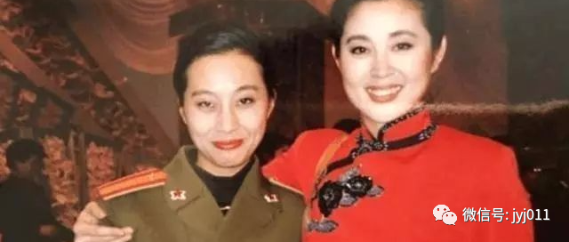 她曾5次上春晚，因丈夫去世从娱乐圈隐退，如今走出阴影重组家庭